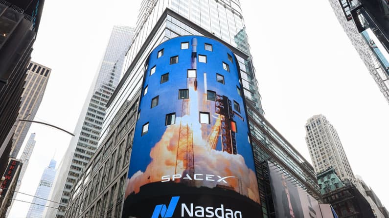 SpaceX sale a bolsa poniendo a Elon Musk en camino a ser el primer billonario