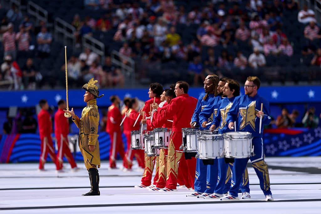 <em>Artistas durante la ceremonia de apertura antes del partido del Grupo D de la Copa Mundial de la FIFA 2026 entre Estados Unidos y Paraguay en el Estadio de Los Ángeles el 12 de junio de 2026 en Los Ángeles, California. (Dean Mouhtaropoulos/Getty Images)</em>