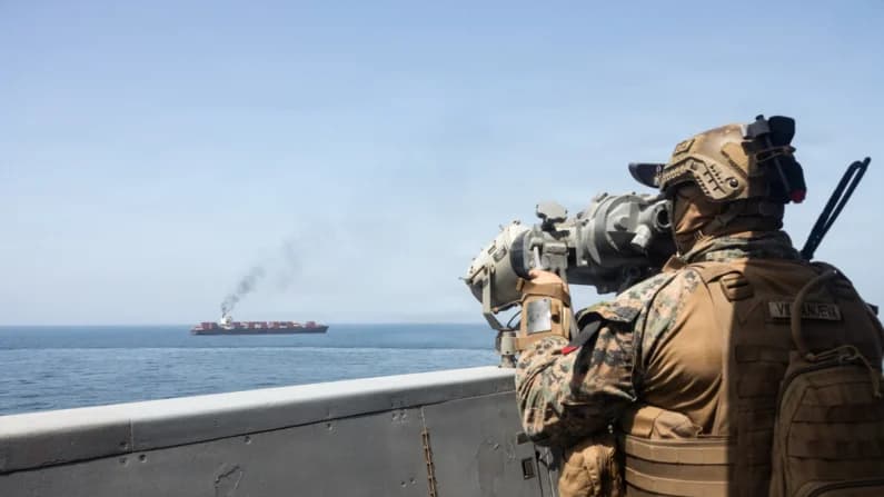 El ejército estadounidense derriba drones de ataque iraníes en el estrecho de Ormuz