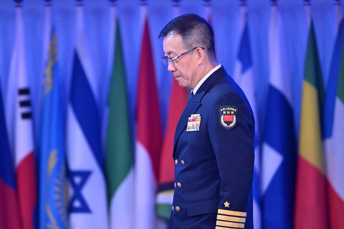 El ministro de Defensa de China sigue visible a pesar de su estatus de poder disminuido