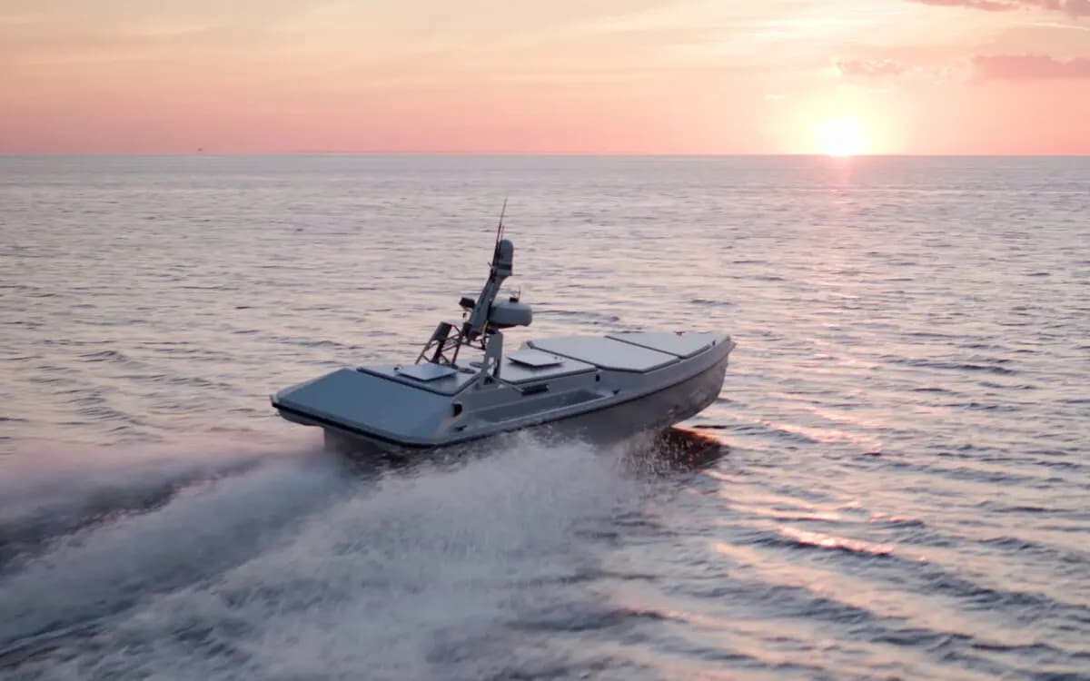 Blue Ops Inc. realiza una demostración de una de sus embarcaciones no tripuladas, conocidas como buques de superficie no tripulados, en el lago Okechobee, Florida, en febrero de 2026. (Cortesía de Blue Ops Inc., una división de Red Cat Holdings Inc).
