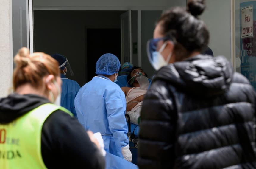 Imagen ilustrativa: Paramédicos en labores de salud. (ALFREDO ESTRELLA/AFP vía Getty Images)