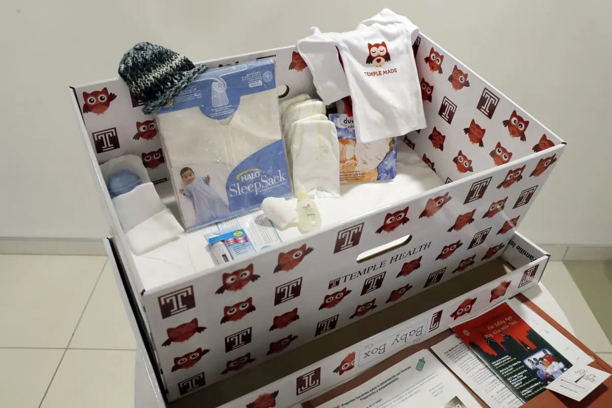 <em>Una caja de suministros para bebés en el Hospital de la Universidad de Temple en Filadelfia, el 6 de mayo de 2016. (Foto de Matt Rourke/AP).</em>