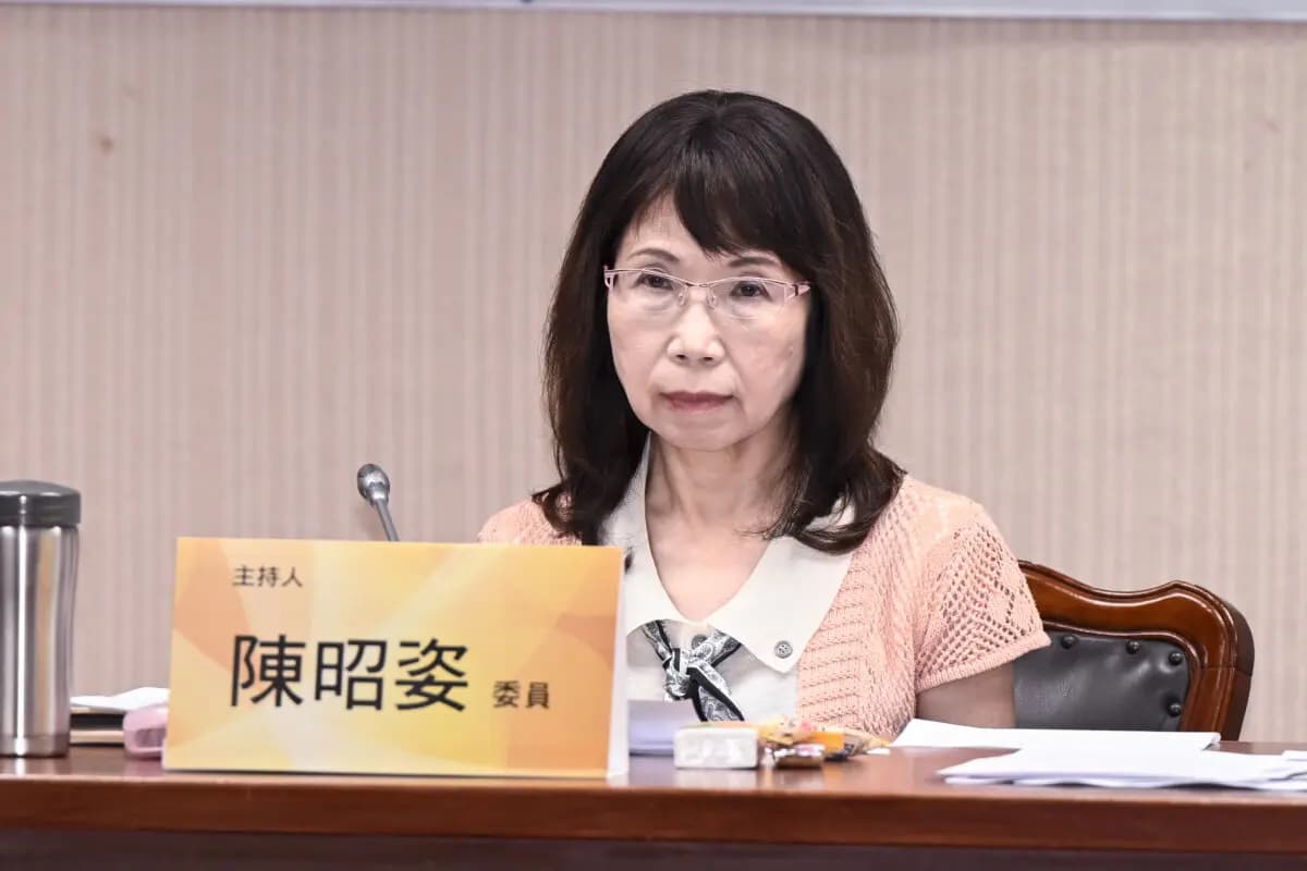 Chen Gau-tzu, diputada, participa en una audiencia legislativa sobre la lucha y la prevención de la sustracción forzada de órganos, en Taipéi, Taiwán, el 17 de junio de 2026. (Sung Pi-lung/The Epoch Times)