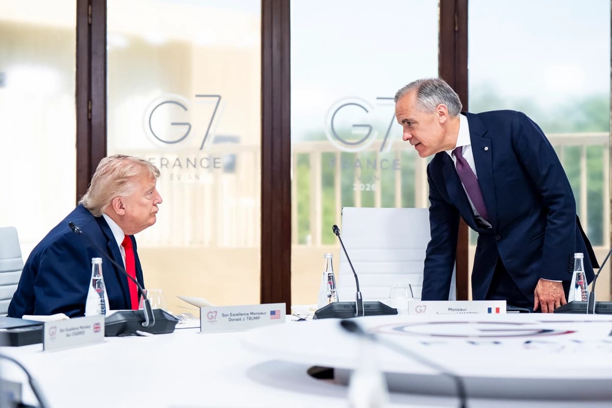 El primer ministro de Canadá, Mark Carney, y el presidente de Estados Unidos, Donald Trump, intervienen en el almuerzo de trabajo del G7, durante la cumbre del G7 celebrada en Evian-les-Bains, Francia, el 16 de junio de 2026. (The Canadian Press/Christopher Katsarov).
