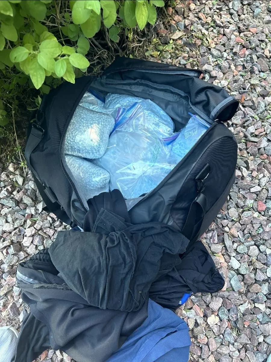 Aproximadamente 100,000 pastillas de fentanilo incautadas durante una investigación en Chandler, Arizona. (Cortesía de la Oficina del Fiscal General de Arizona)