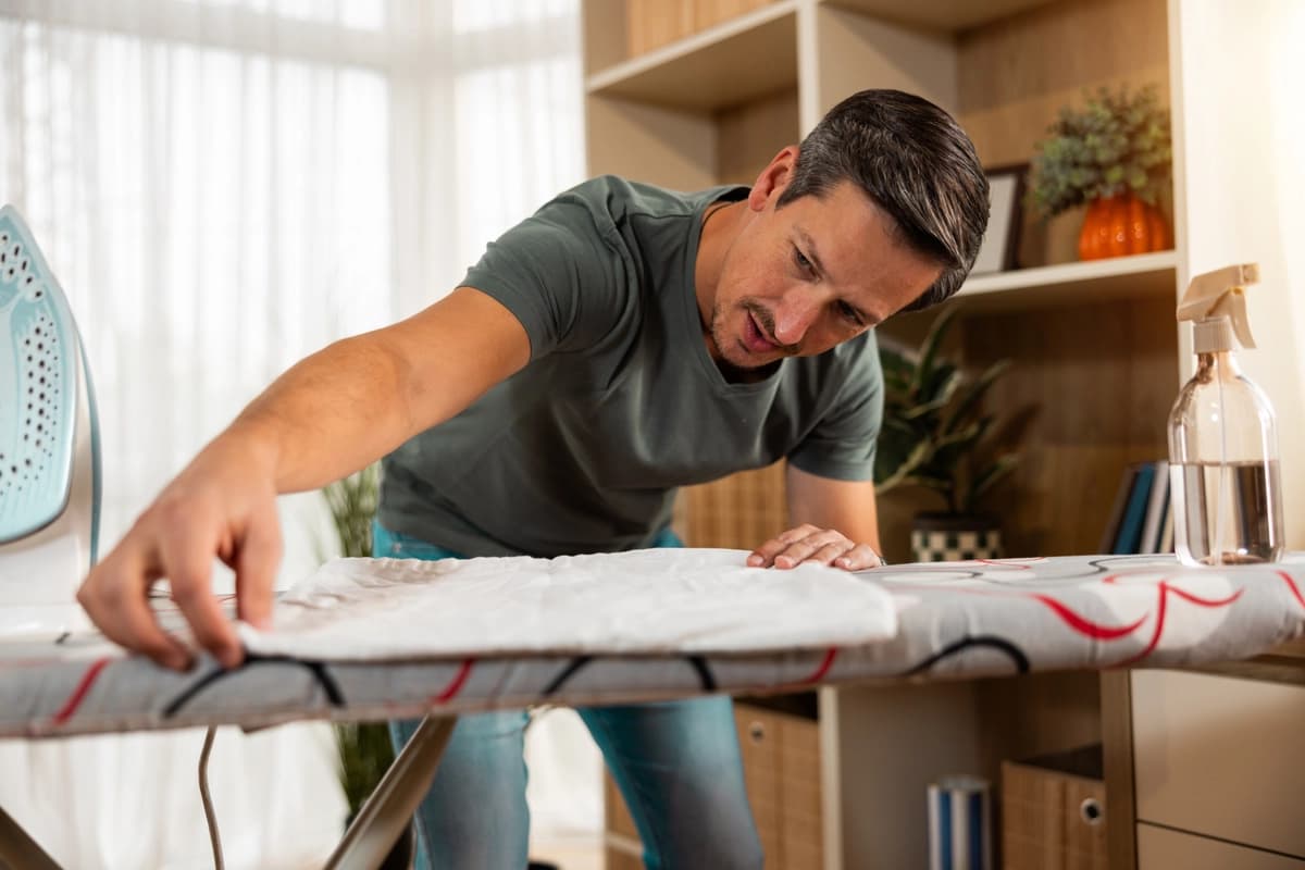 ¿Deberían los hombres hacer más tareas domésticas?