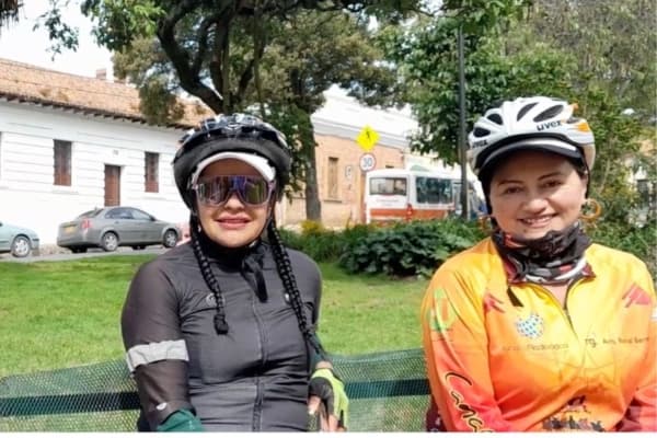 Ciudadanas colombianas en Tunja Boyaca en vía pública luego de emitir su voto. (Captura de pantalla / The Epoch Times)