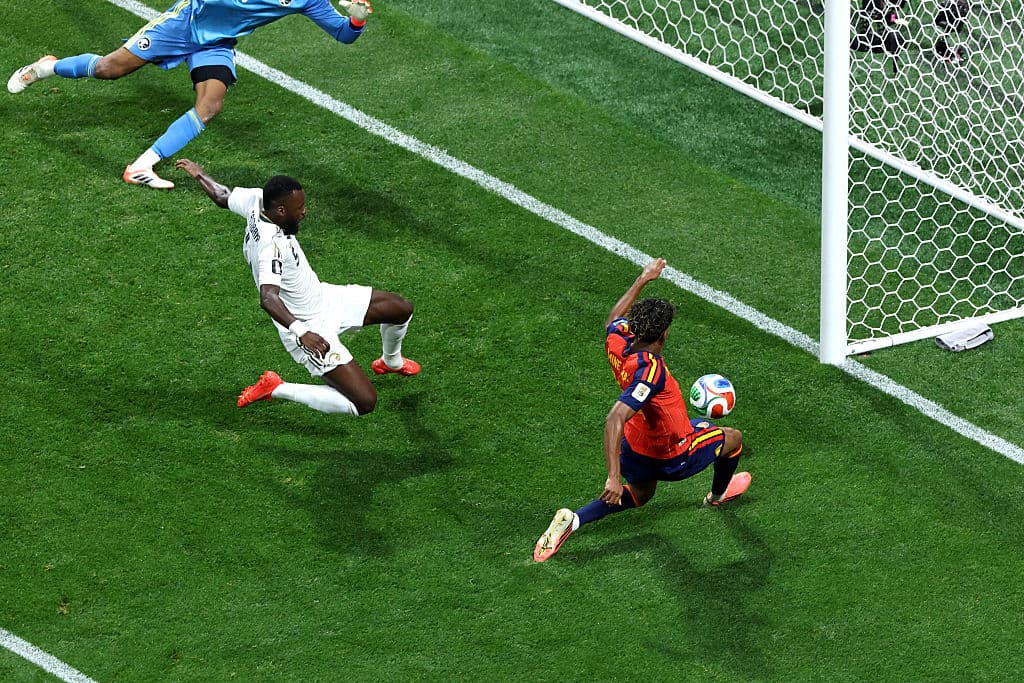 <em>Lamine Yamal #19 de España anota el primer gol de su equipo durante el partido del Grupo H de la Copa Mundial de la FIFA 2026 entre España y Arabia Saudita en el Estadio de Atlanta el 21 de junio de 2026 en Atlanta, Georgia. (Buda Mendes/Getty Images)</em>