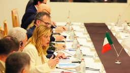 Italia y Colombia reforzarán la lucha antidrogas, afirma Meloni al felicitar a De la Espriella