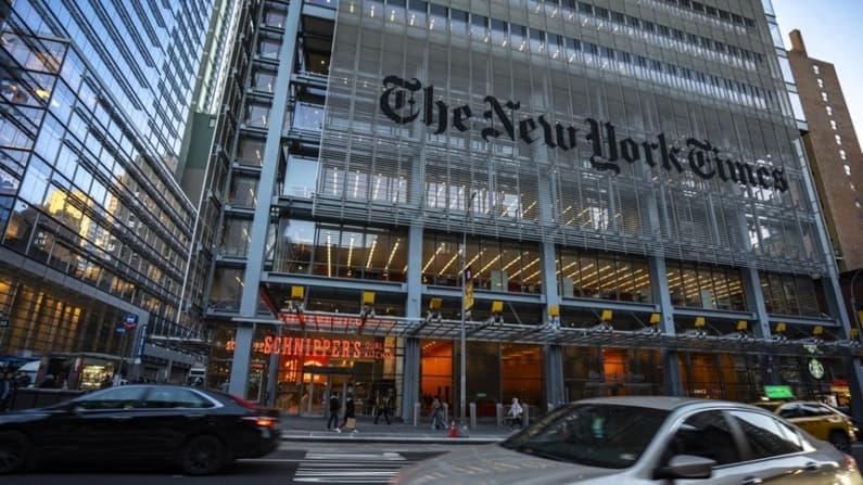 Trump vuelve a amenazar con demandar al New York Times por su cobertura sobre Irán
