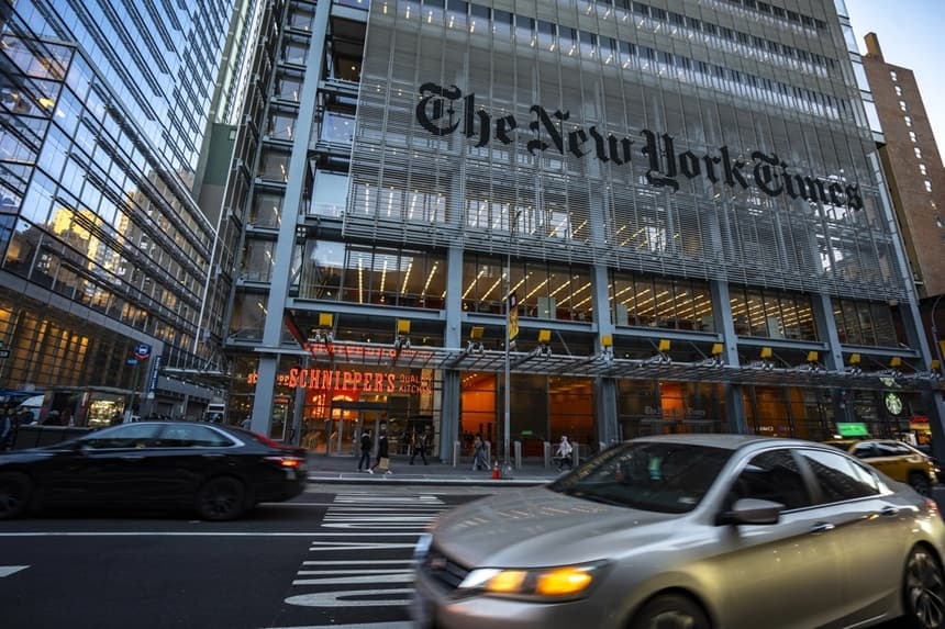 Trump vuelve a amenazar con demandar al New York Times por su cobertura sobre Irán