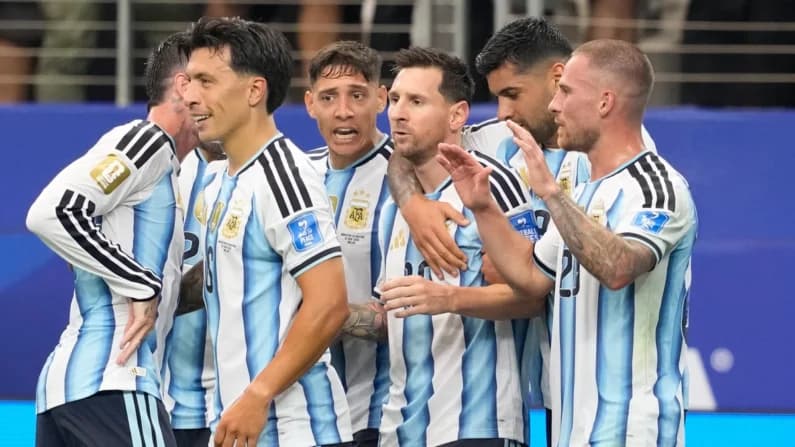 Messi rompe el récord de goles en la Copa del Mundo y Argentina vence a Austria 2-0