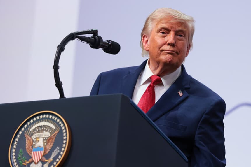 El presidente estadounidense Donald Trump asiste a una conferencia de prensa durante la Cumbre del G7 el 17 de junio de 2026 en Evian-les-Bains, Francia. Los líderes del Grupo de los Siete se reunieron allí para debatir la paz y seguridad en Ucrania y Europa, la situación en Oriente Medio y otros asuntos geopolíticos. (Anna Moneymaker/Getty Images).