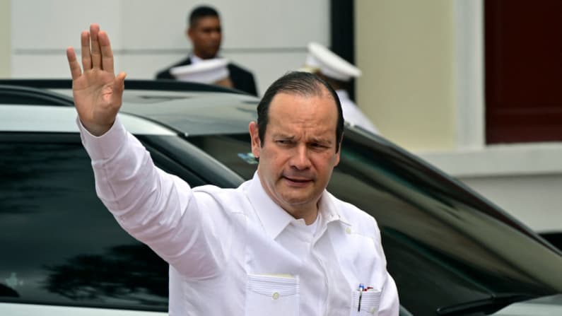 Canciller panameño le pide a China respetar la Constitución de su país tras reclamos por el Canal de Panamá