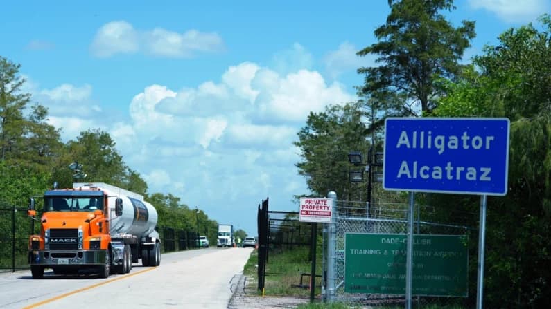 DeSantis cierra permanentemente la prisión “Alligator Alcatraz” en Florida
