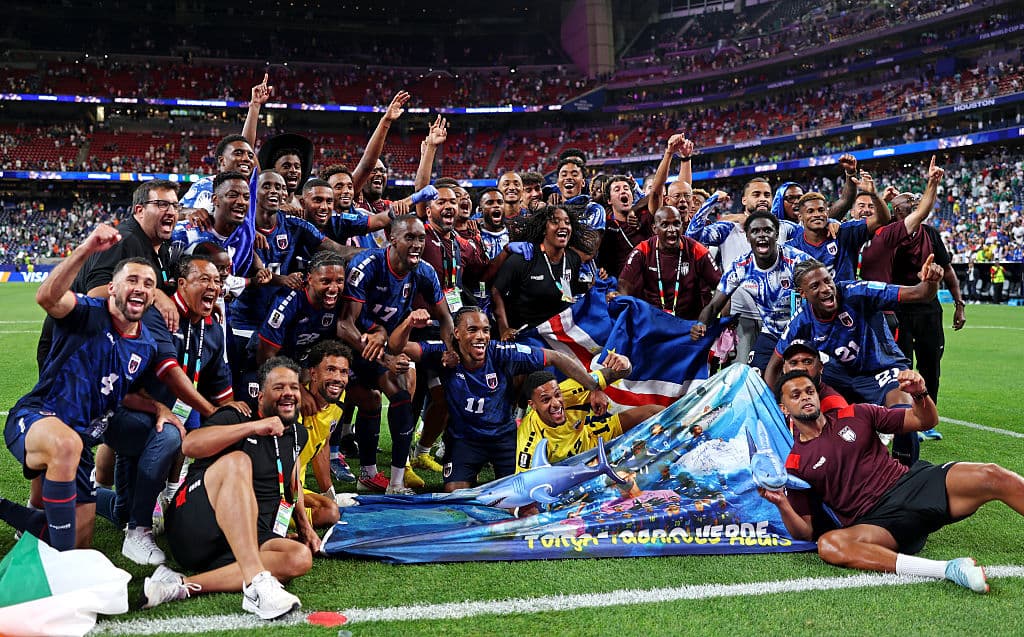 Los jugadores de Cabo Verde celebran tras el empate a 0-0 en el partido del Grupo H de la Copa del Mundo de la FIFA 2026 entre Cabo Verde y Arabia Saudí, disputado en el Houston Stadium el 26 de junio de 2026 en Houston, Texas. (Foto de Michael Steele/Getty Images)