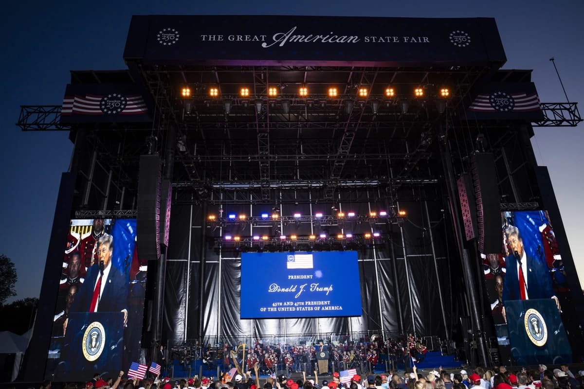 El presidente Donald Trump habla durante la celebración de inauguración de la Gran Feria Estatal Estadounidense en el National Mall de Washington el 24 de junio de 2026. (Madalina Kilroy/The Epoch Times)