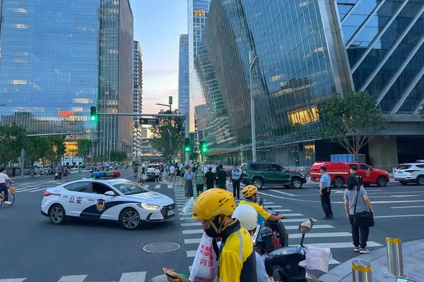 Tras evento de avioneta estrellada en rascacielos de Beijing, surgen interrogantes sobre seguridad en espacio aereo
