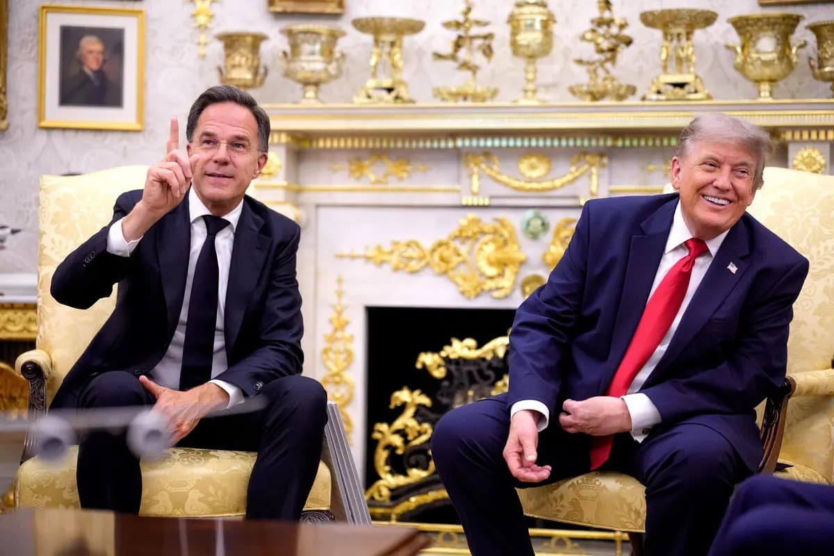 El secretario general de la OTAN, Mark Rutte (izquierda), habla durante una reunión con el presidente de EE. UU., Donald Trump (derecha), en el Despacho Oval de la Casa Blanca, en Washington, el 24 de junio de 2026. (Andrew Harnik/Getty Images)