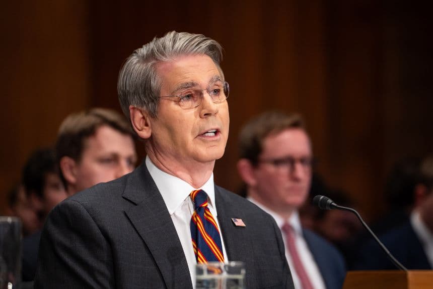  
El secretario del Tesoro, Scott Bessent, comparece ante la Comisión del Senado de Banca, Vivienda y Asuntos Urbanos en el Capitolio, en Washington, el 5 de febrero de 2026. (Madalina Kilroy/The Epoch Times)