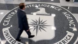 CIA investigó por espionaje a empleados que rechazaron la vacuna COVID: Demanda judicial