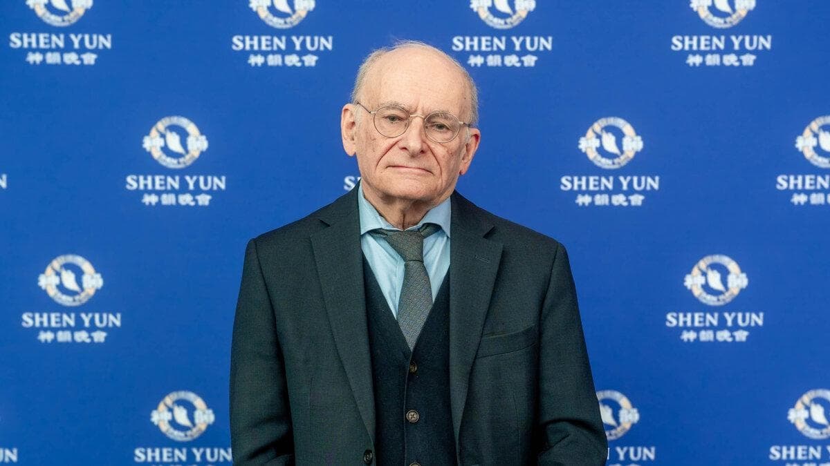 David Matas en una presentación de Shen Yun en Vancouver, Canadá, el 11 de abril de 2026. (NTD)