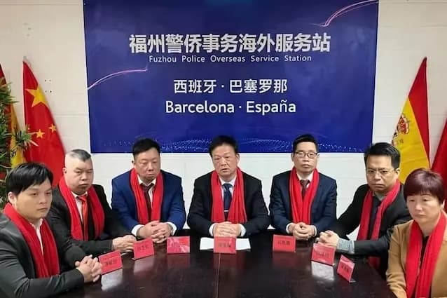 La "Estación de Servicio de la Policía de Fujian en el Extranjero" en Barcelona, España. WeChat: Policía de Fuzhou