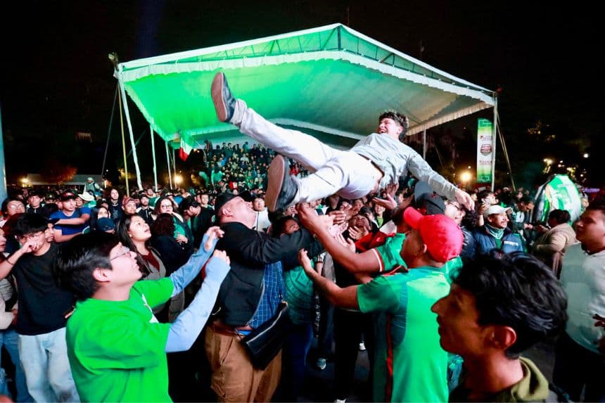"Esperamos 40 años para este momento", dice afición mexicana tras triunfo de México contra Ecuador