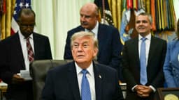 Trump dice que le indicó al nuevo director interino de Inteligencia que "desclasificara casi todo"