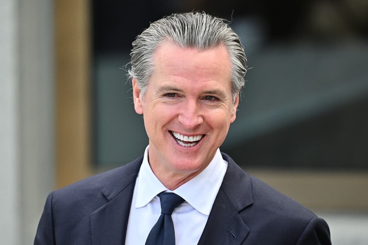 Newsom ordena que alrededor de 95,000 empleados estatales de California regresen a la oficina