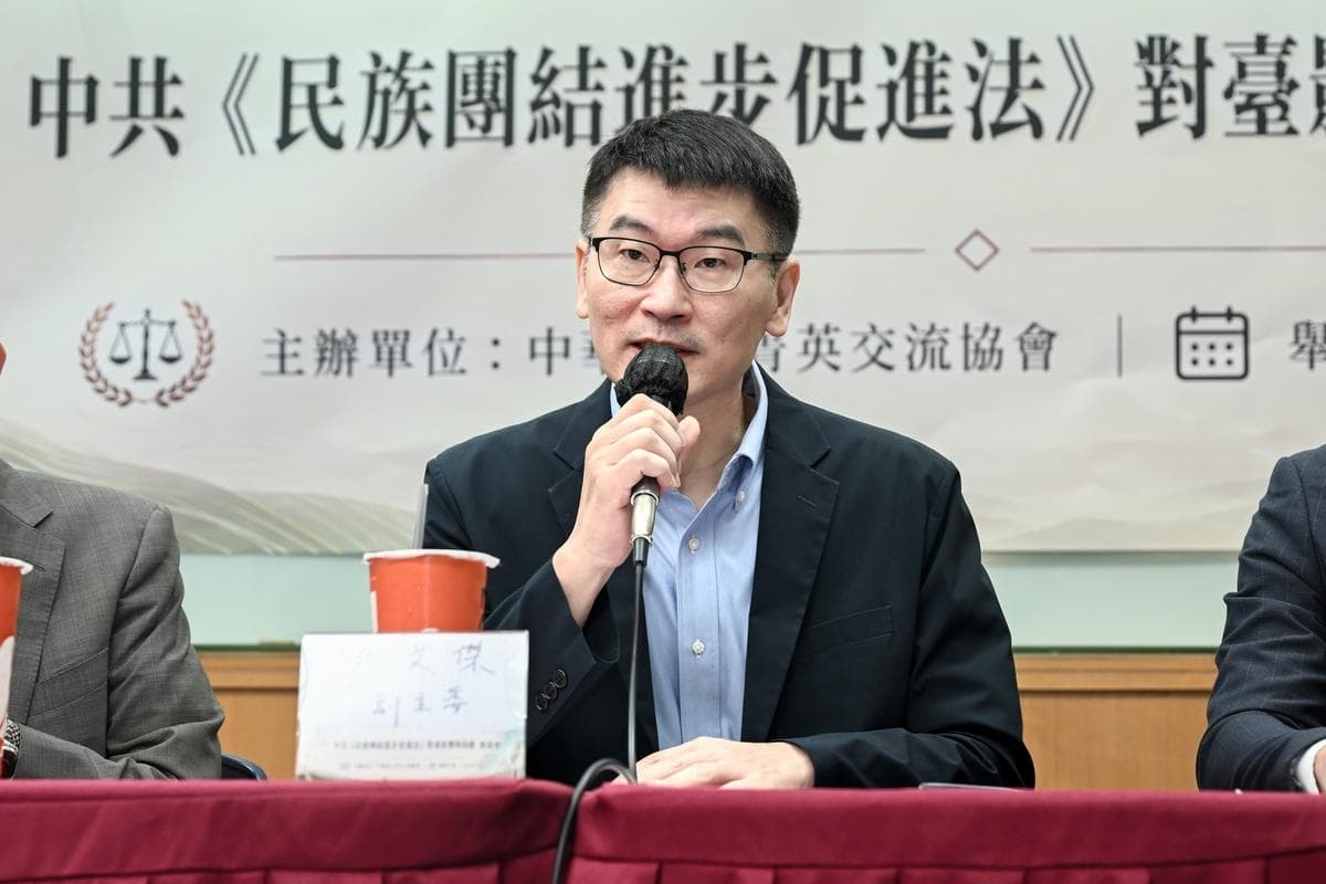 Liang Wen-chieh, portavoz y subdirector del Consejo de Asuntos Continentales de Taiwán, asiste a un foro organizado por la Asociación de Intercambio de Élites de Asia-Pacífico en Taipéi, Taiwán, el 1 de julio de 2026. (Sung Pi-lung/The Epoch Times)