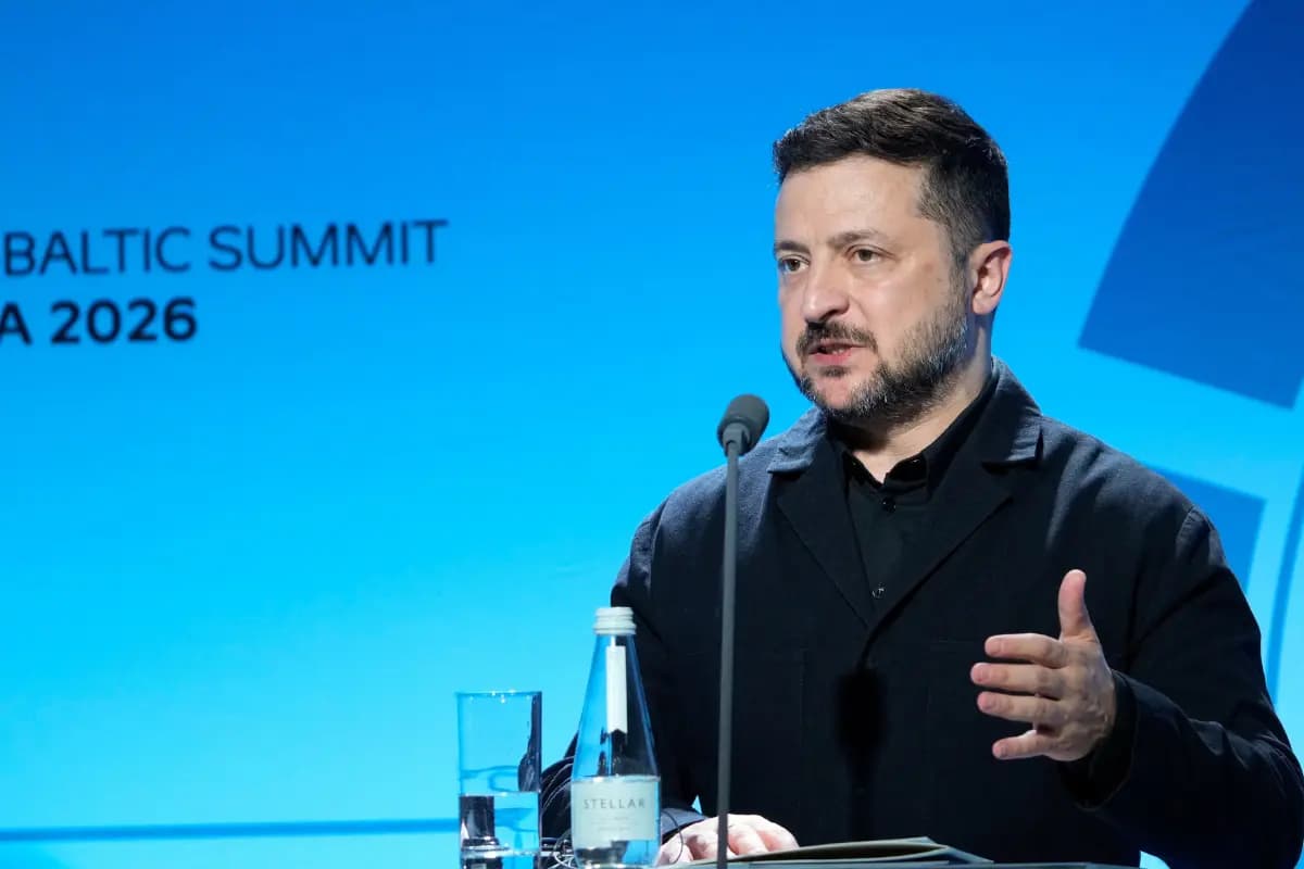 El presidente ucraniano Volodímir Zelenski asiste a una conferencia de prensa durante la reunión de primeros ministros del Grupo de los Ocho Nórdicos y Bálticos (NB8) en Tallin, Estonia, el 9 de junio de 2026. (Ints Kalnins/Reuters)