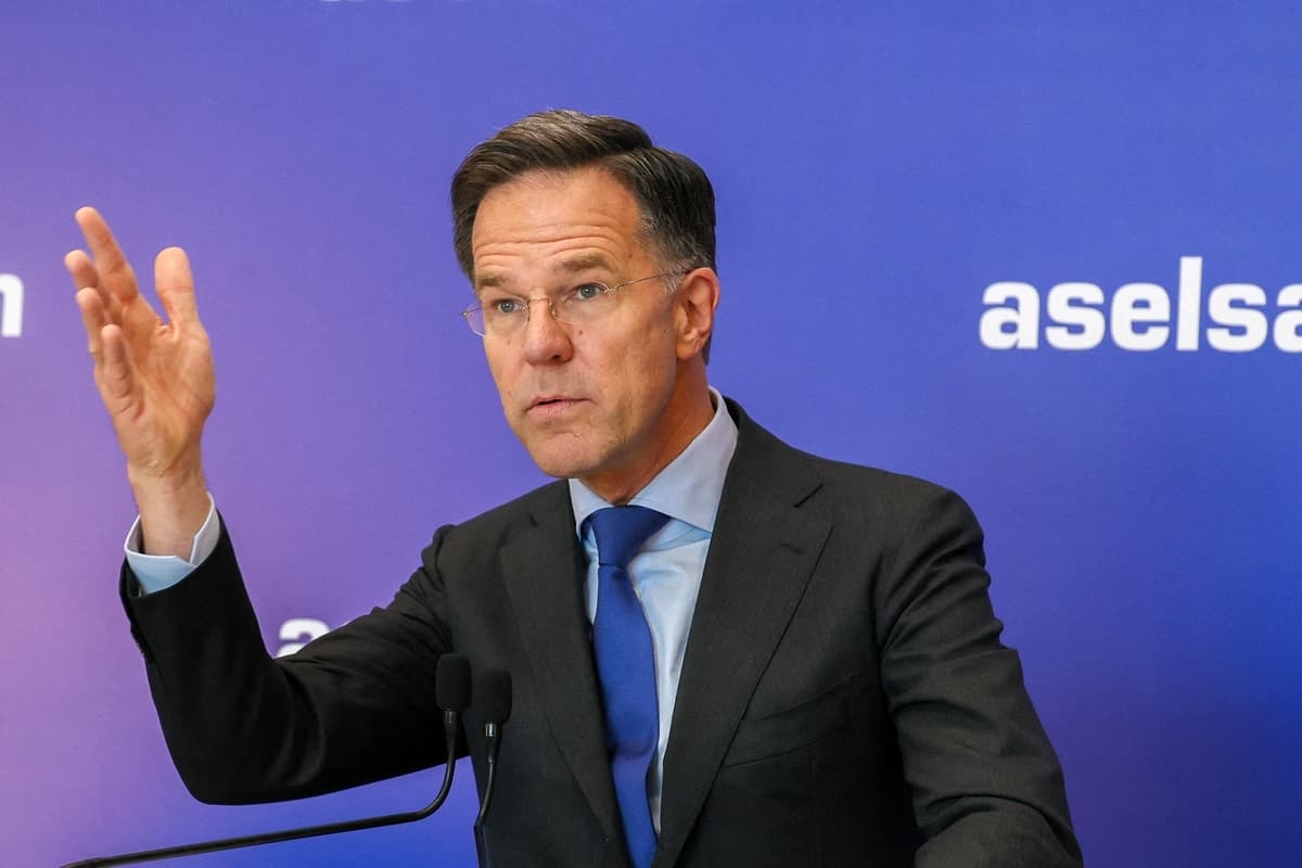 El secretario general de la OTAN, Mark Rutte, pronuncia un discurso en la empresa de defensa Aselsan como parte de su visita oficial a Turquía, en Ankara, el 22 de abril de 2026. (Adem Altan/AFP vía Getty Images)
