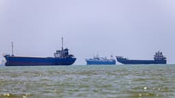 Atacan tres petroleros en el Estrecho de Ormuz, según organización militar del Reino Unido