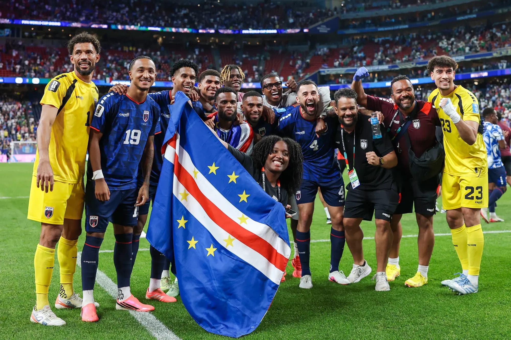 <em>Jugadores de Cabo Verde celebran tras el empate 0-0 durante el partido de la Copa Mundial de la FIFA contra Arabia Saudita en el Estadio de Houston, en Houston, el 26 de junio de 2026. Catorce de los jugadores de Cabo Verde nacieron en otros países. (Michael Steele/Getty Images).</em>