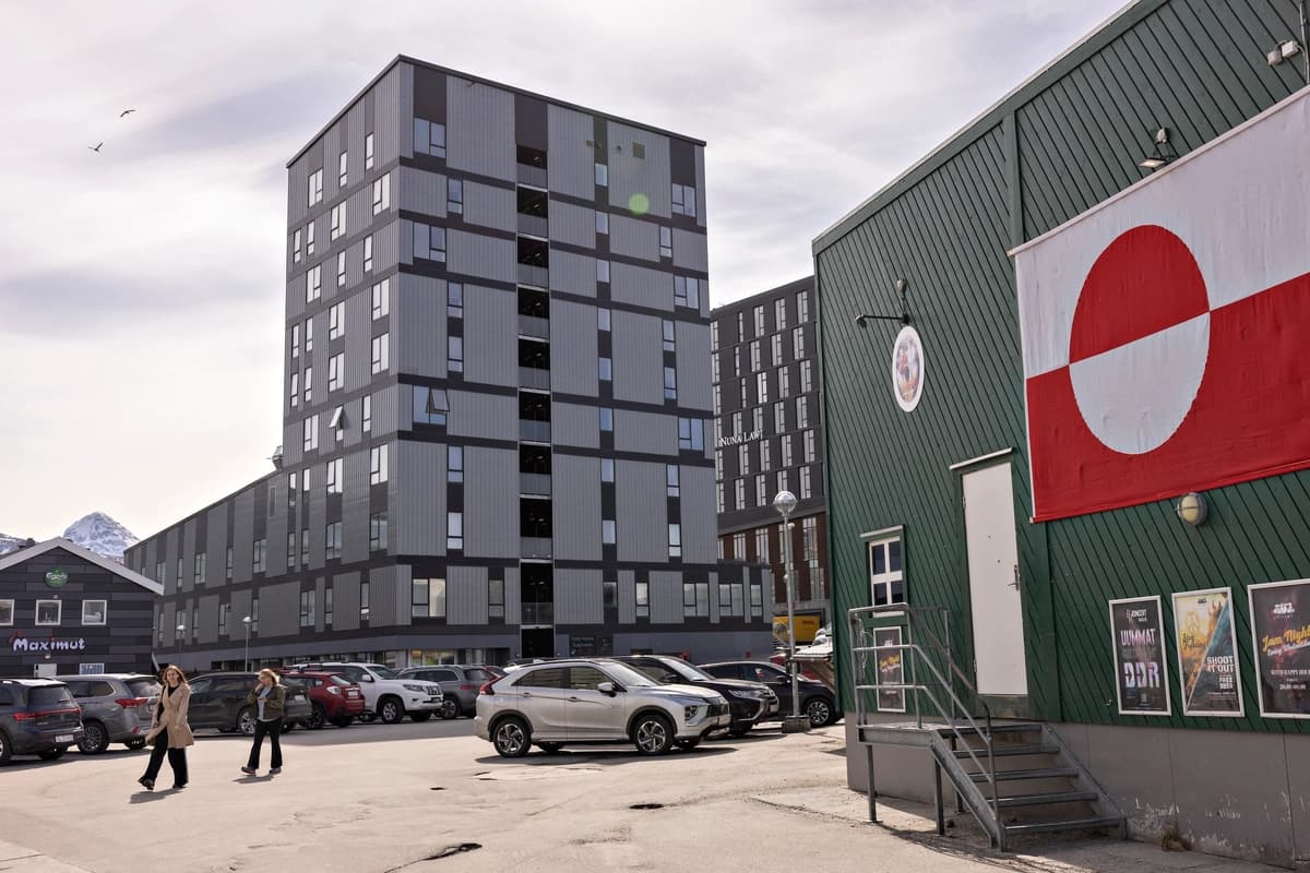 Vista exterior del nuevo consulado estadounidense en Imaneq, la calle principal de Nuuk, Groenlandia, el 20 de mayo de 2026. (Christian Klindt Soelbeck/Ritzau Scanpix/AFP vía Getty Images)
