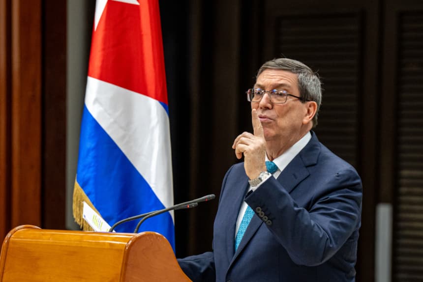 El ministro de Asuntos Exteriores de Cuba, Bruno Rodríguez Parrilla, asiste a una conferencia de prensa en La Habana el 30 de junio de 2026. (ADALBERTO ROQUE / AFP via Getty Images)