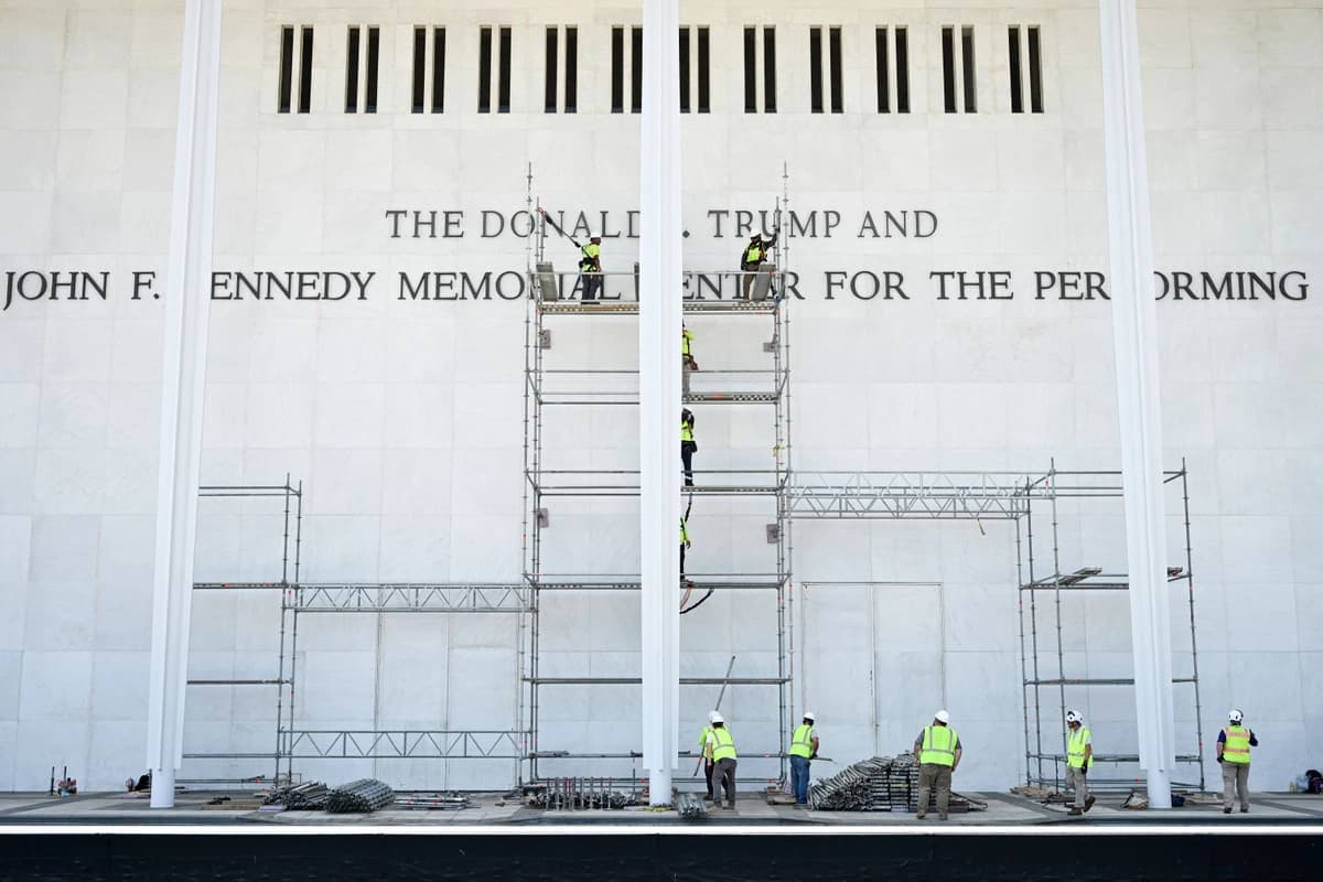 Corte rechaza solicitud de Trump de restablecer su nombre en el Kennedy Center