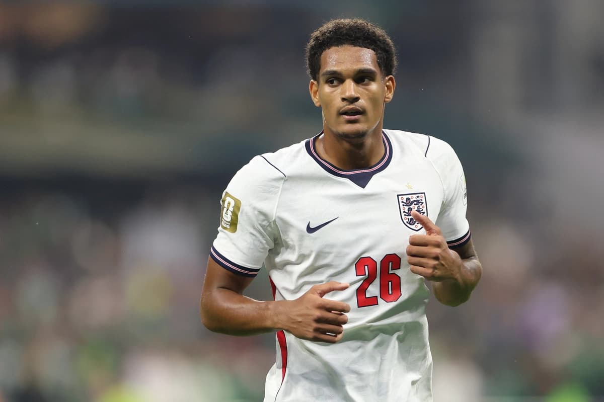 El defensa inglés Jarell Quansah, suspendido por dos partidos