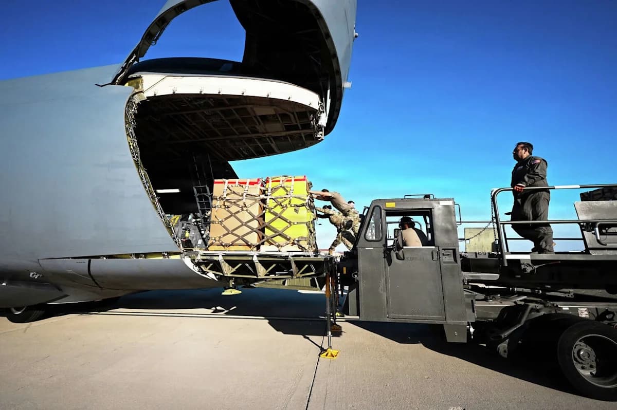 EE. UU. transporta en su aeronave más grande USD 5 mil millones en drogas para su destrucción