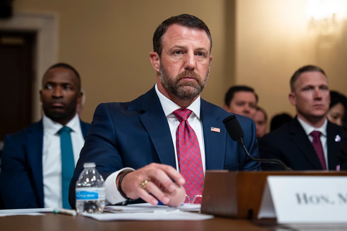 El secretario de Seguridad Nacional, Markwayne Mullin, testifica en Washington el 3 de junio de 2026. (Madalina Kilroy/The Epoch Times).