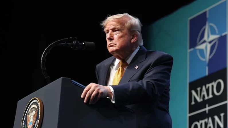Trump amenaza con atacar Irán tras llamados a su asesinato en funeral de Jamenei