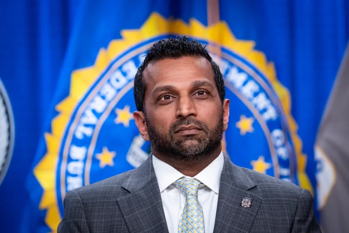 El director del FBI, Kash Patel, habla durante una conferencia de prensa en Washington el 27 de abril de 2026.(Madalina Kilroy/The Epoch Times)