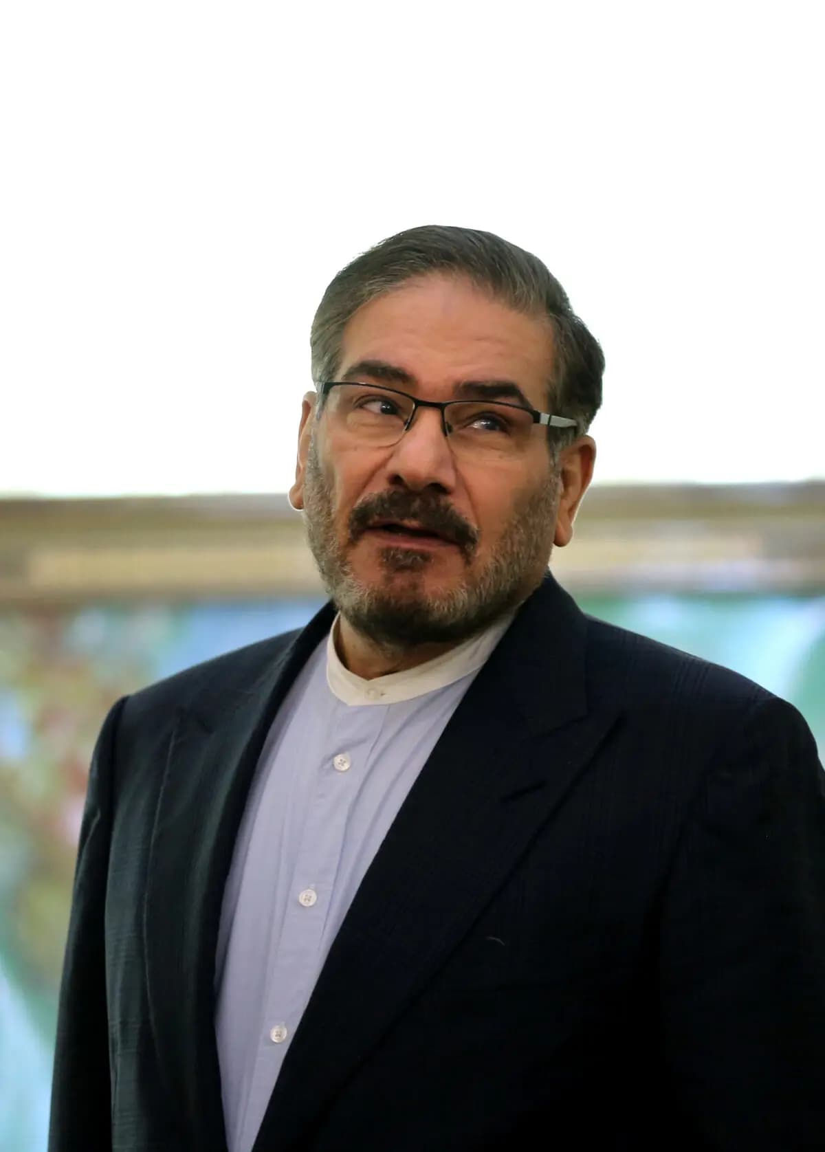 Ali Shamkhani, quien en ese momento era secretario del Consejo Supremo de Seguridad Nacional de Irán, asiste a una reunión con el asesor diplomático del presidente francés, en Teherán, Irán, el 10 de julio de 2019. (Atta Kenare/AFP vía Getty Images).