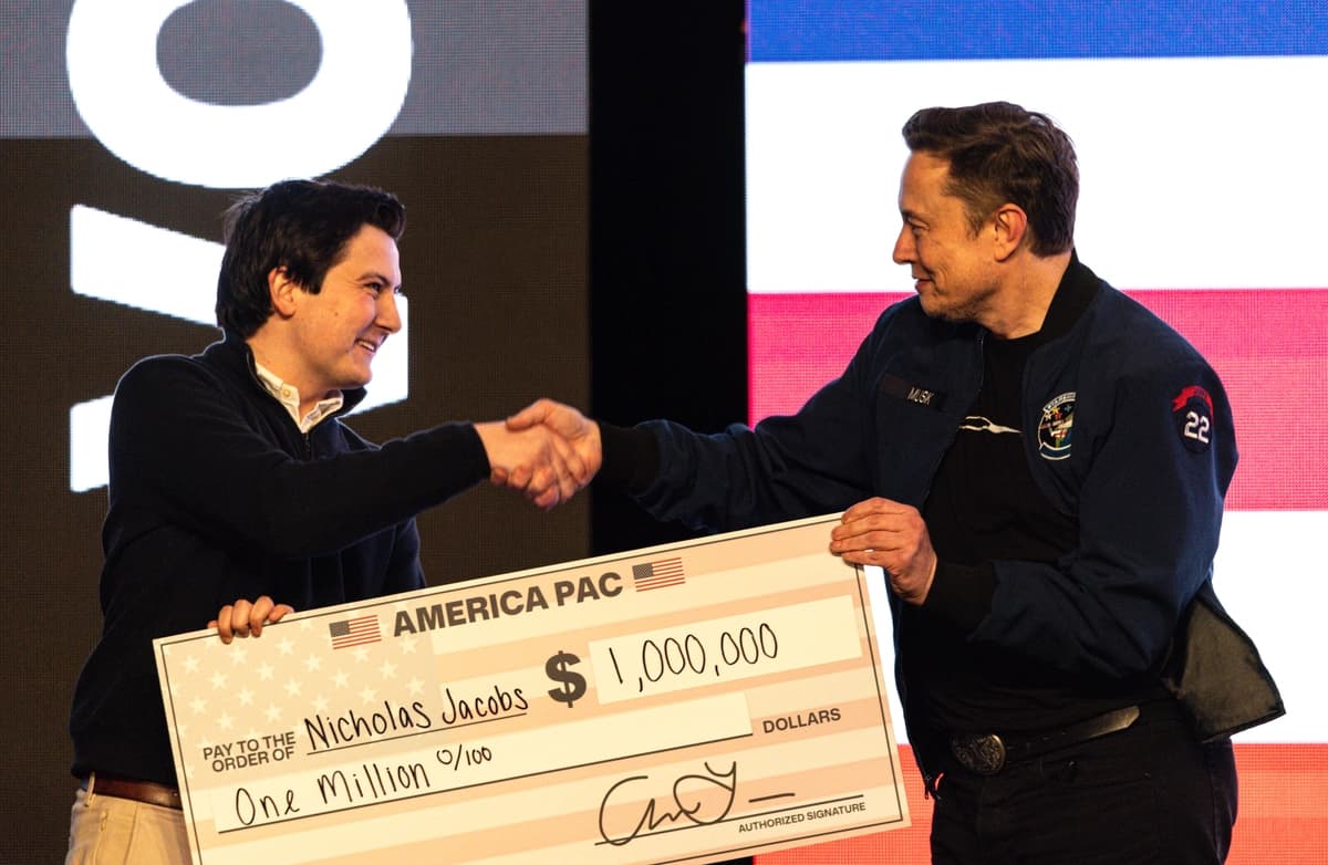 Comisión concluye probable delito de Elon Musk con cheques de un millón de dólares a votantes
