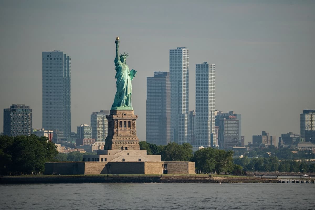 La Estatua de la Libertad en la ciudad de Nueva York el 4 de julio de 2026. (Samira Bouaou/The Epoch Times)
