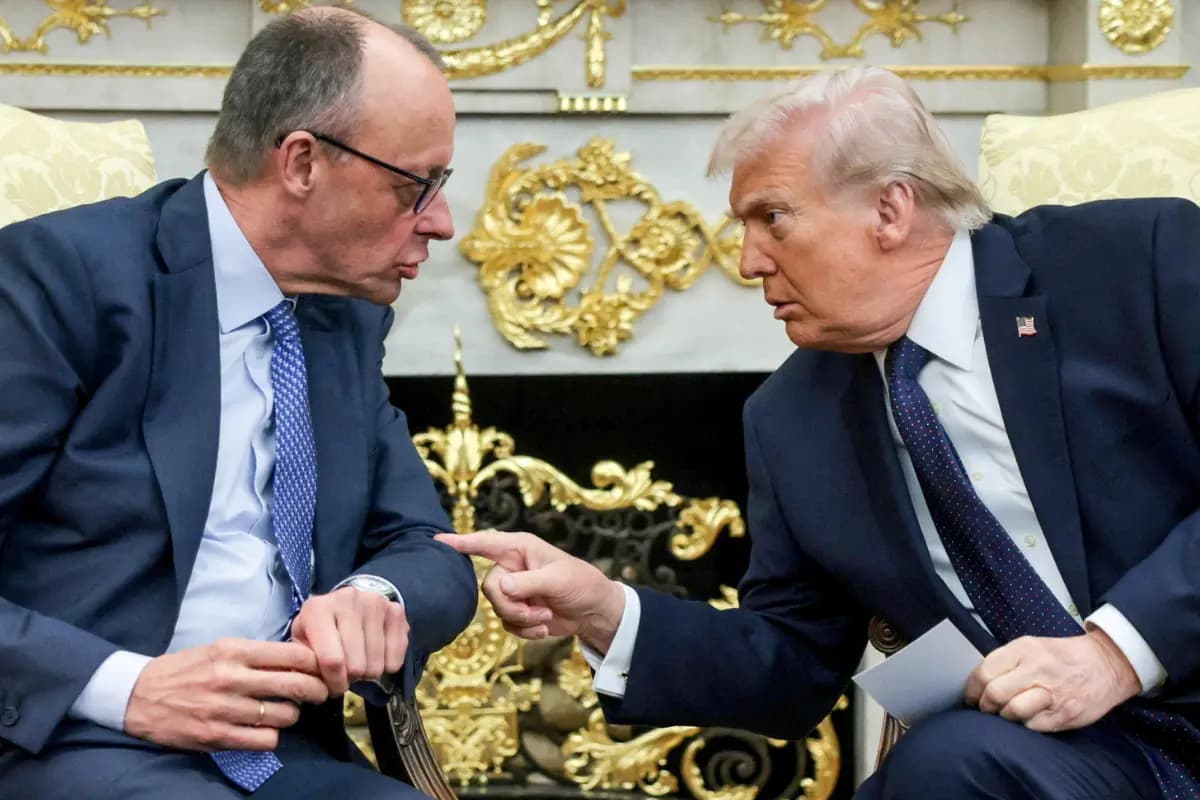 El presidente de EE. UU., Donald Trump, y el canciller alemán, Friedrich Merz (izquierda), se reúnen en el Despacho Oval de la Casa Blanca en Washington el 3 de marzo de 2026. (Jonathan Ernst/Reuters)
