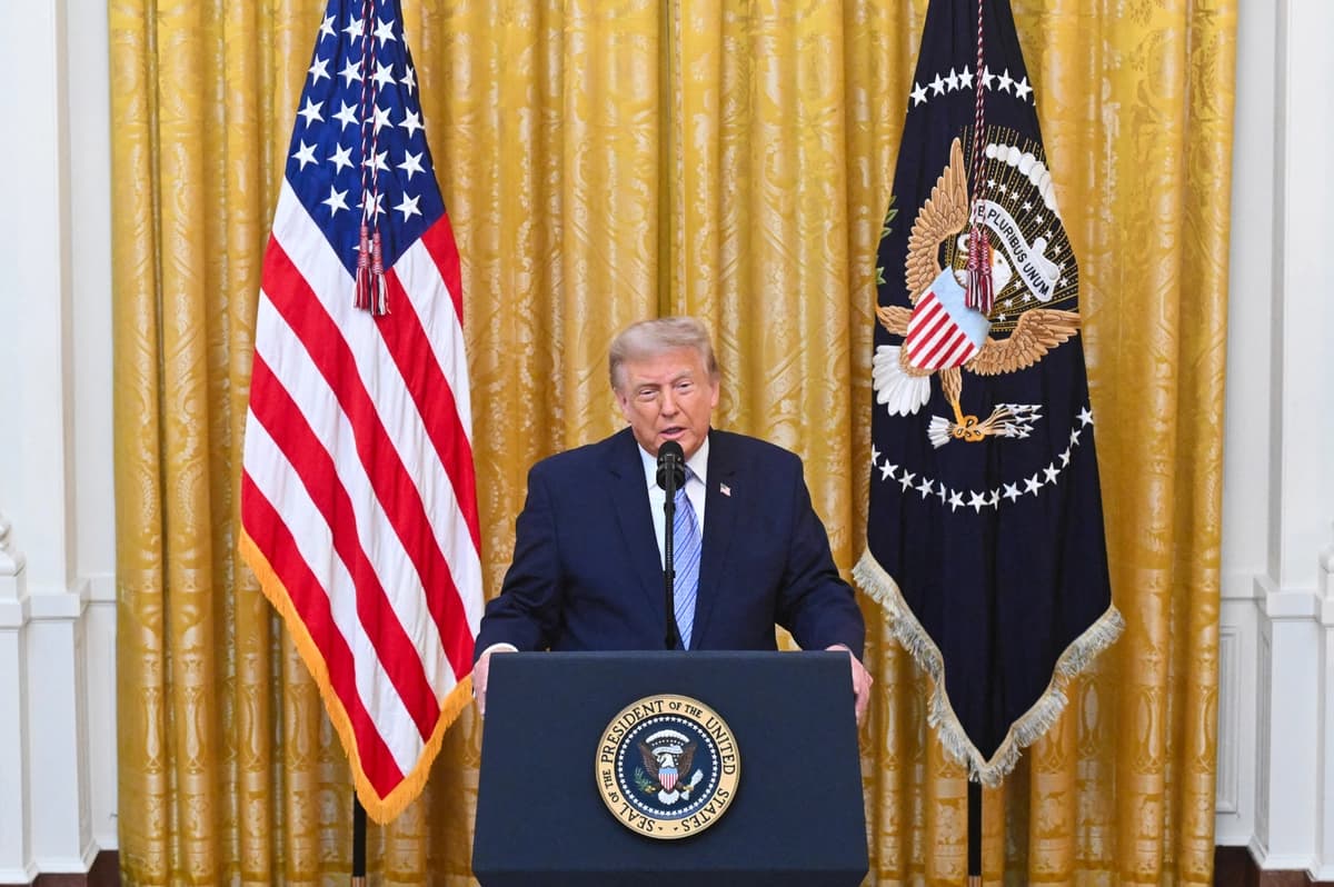 Trump acusa a China de robar 220 millones de archivos de votantes de EE. UU.