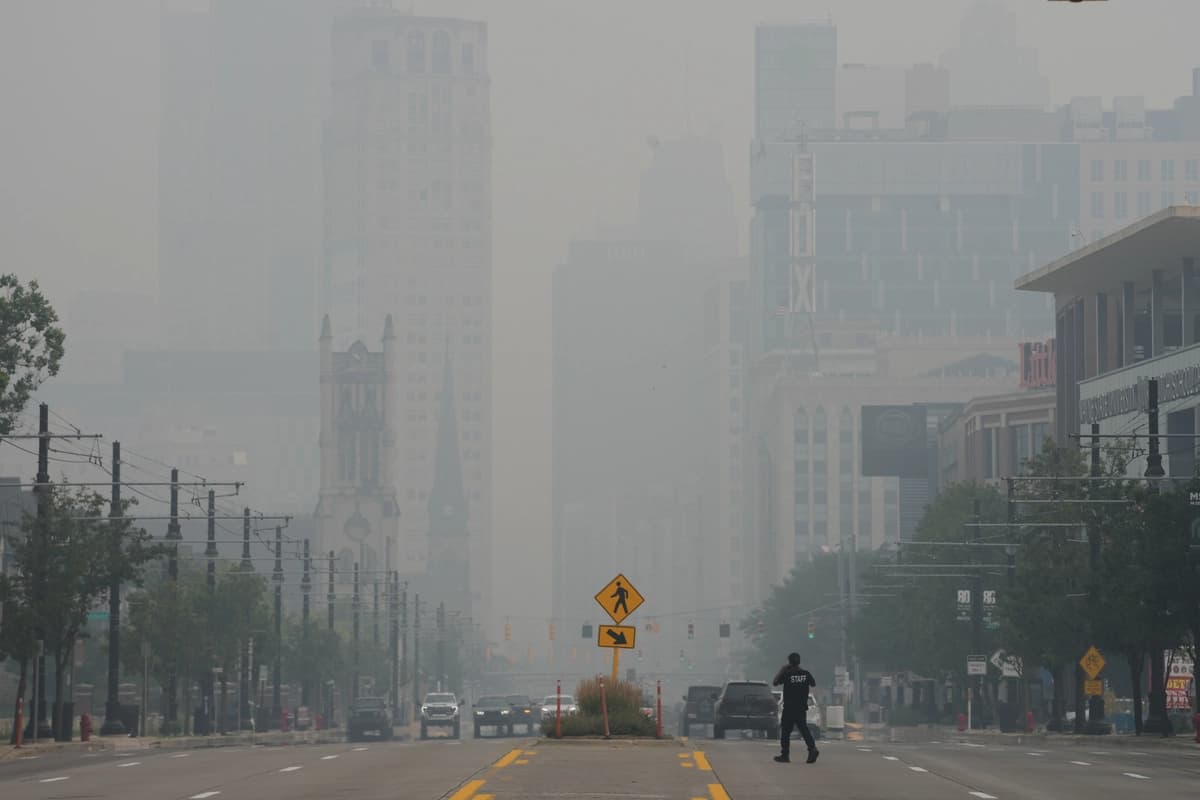Detroit registró la peor calidad del aire del mundo el 16 de julio de 2026, debido al humo de los incendios forestales en Canadá y Minnesota. (Foto AP/Paul Sancya)